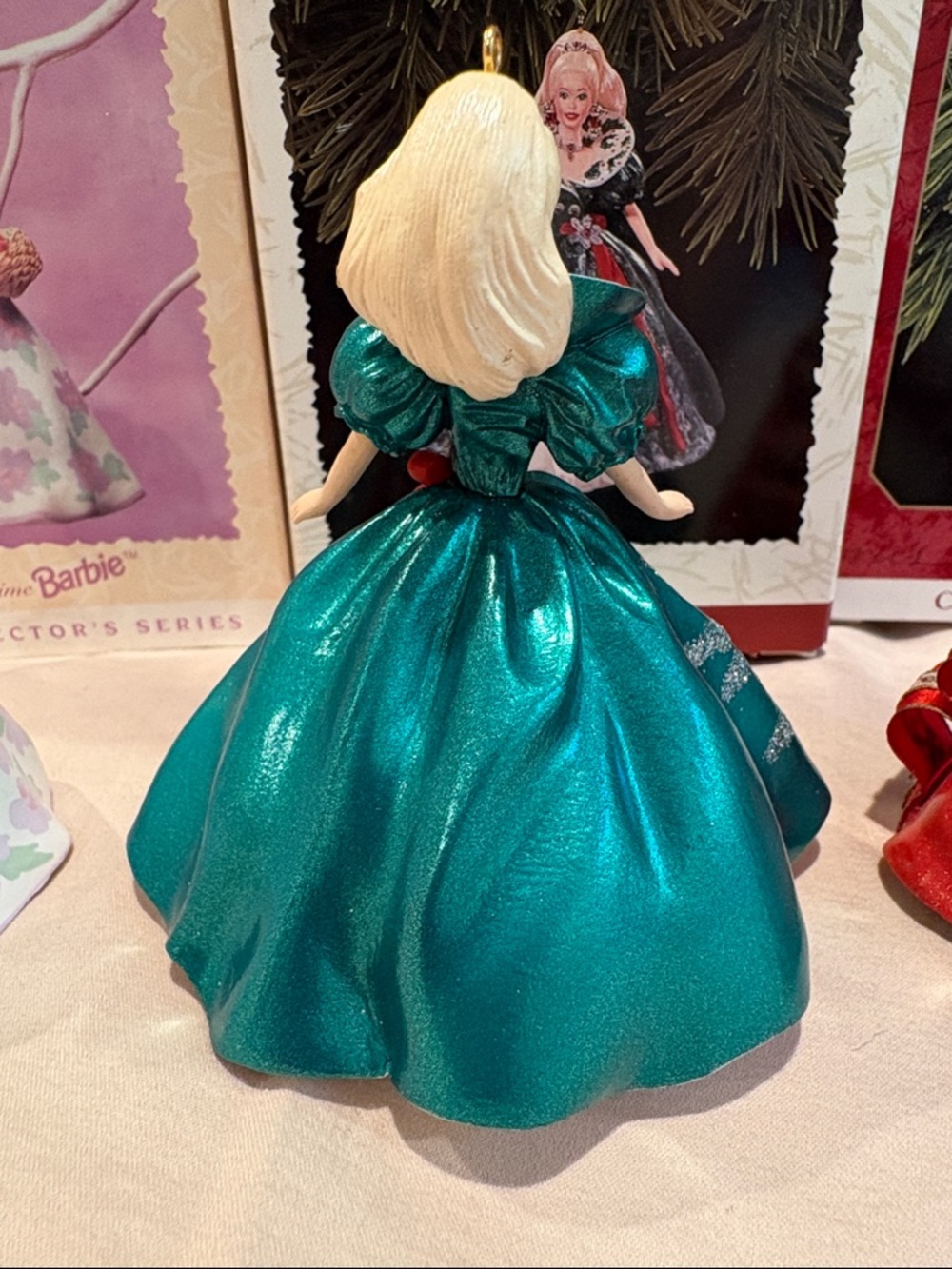 Keepsake Ornament Barbie - Picture 7 of 9